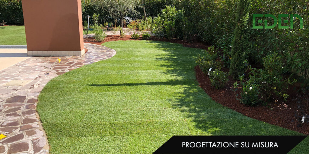 Giardino con erba naturale
